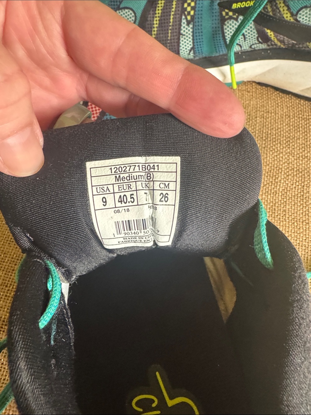 Brooks Ghost 11 Women’s Running Shoes NYC 26.2 Vibrant Comic Pop Design Size 9 - Picture 4 of 11